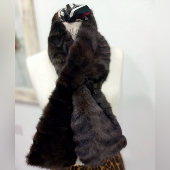 Express oversized faux fur scarf - Picture 1 of 2